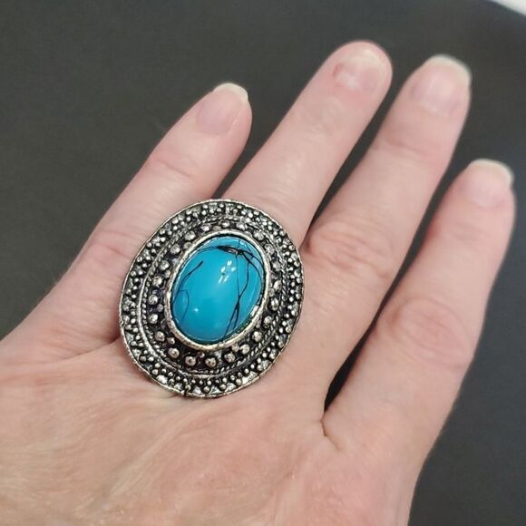 Silver tone ring with blue - Picture 2 of 10